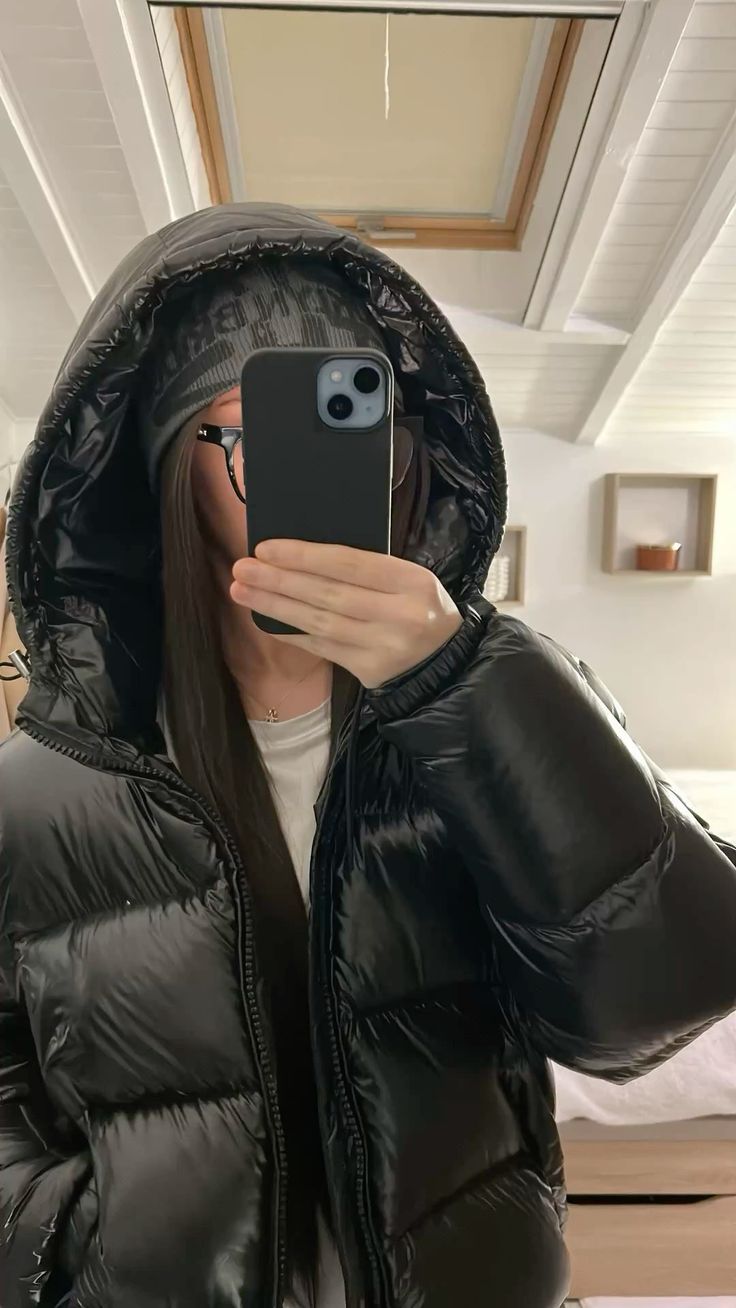 Léonie Glossy Puffer Jacket